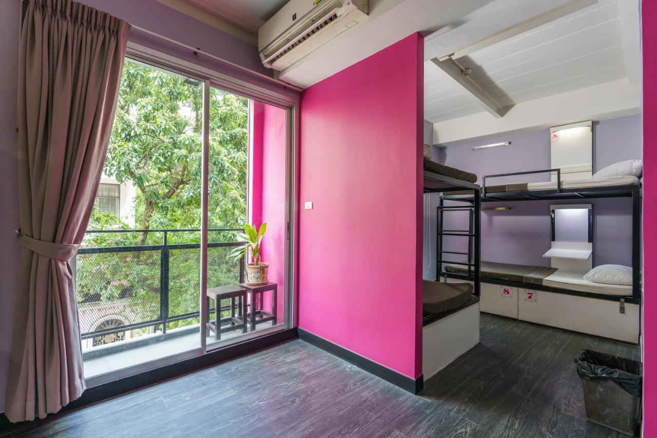 Cheqinn Hostel - Sukhumvit 4 Nana Plaza Bangkok Bagian luar foto