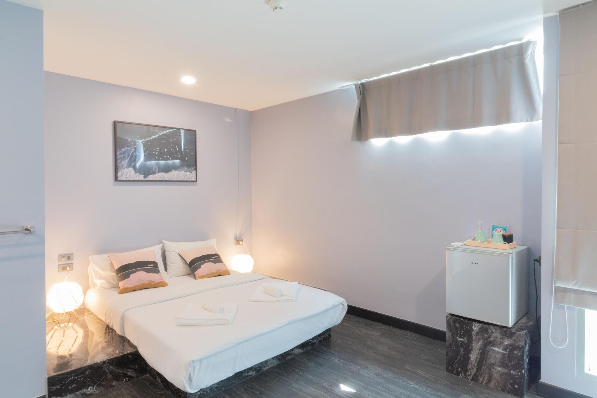 Cheqinn Hostel - Sukhumvit 4 Nana Plaza Bangkok Bagian luar foto