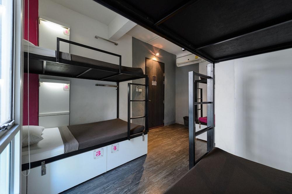 Cheqinn Hostel - Sukhumvit 4 Nana Plaza Bangkok Bagian luar foto