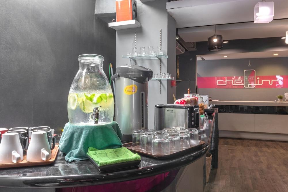 Cheqinn Hostel - Sukhumvit 4 Nana Plaza Bangkok Bagian luar foto