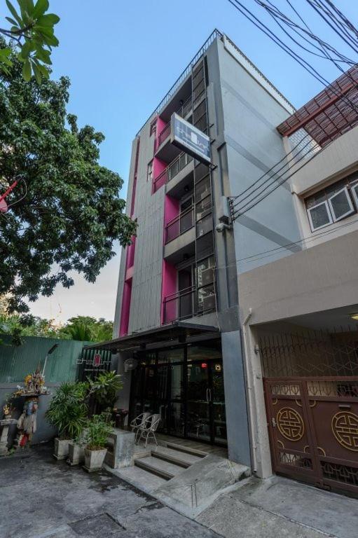 Cheqinn Hostel - Sukhumvit 4 Nana Plaza Bangkok Bagian luar foto