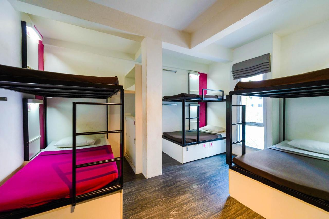 Cheqinn Hostel - Sukhumvit 4 Nana Plaza Bangkok Bagian luar foto