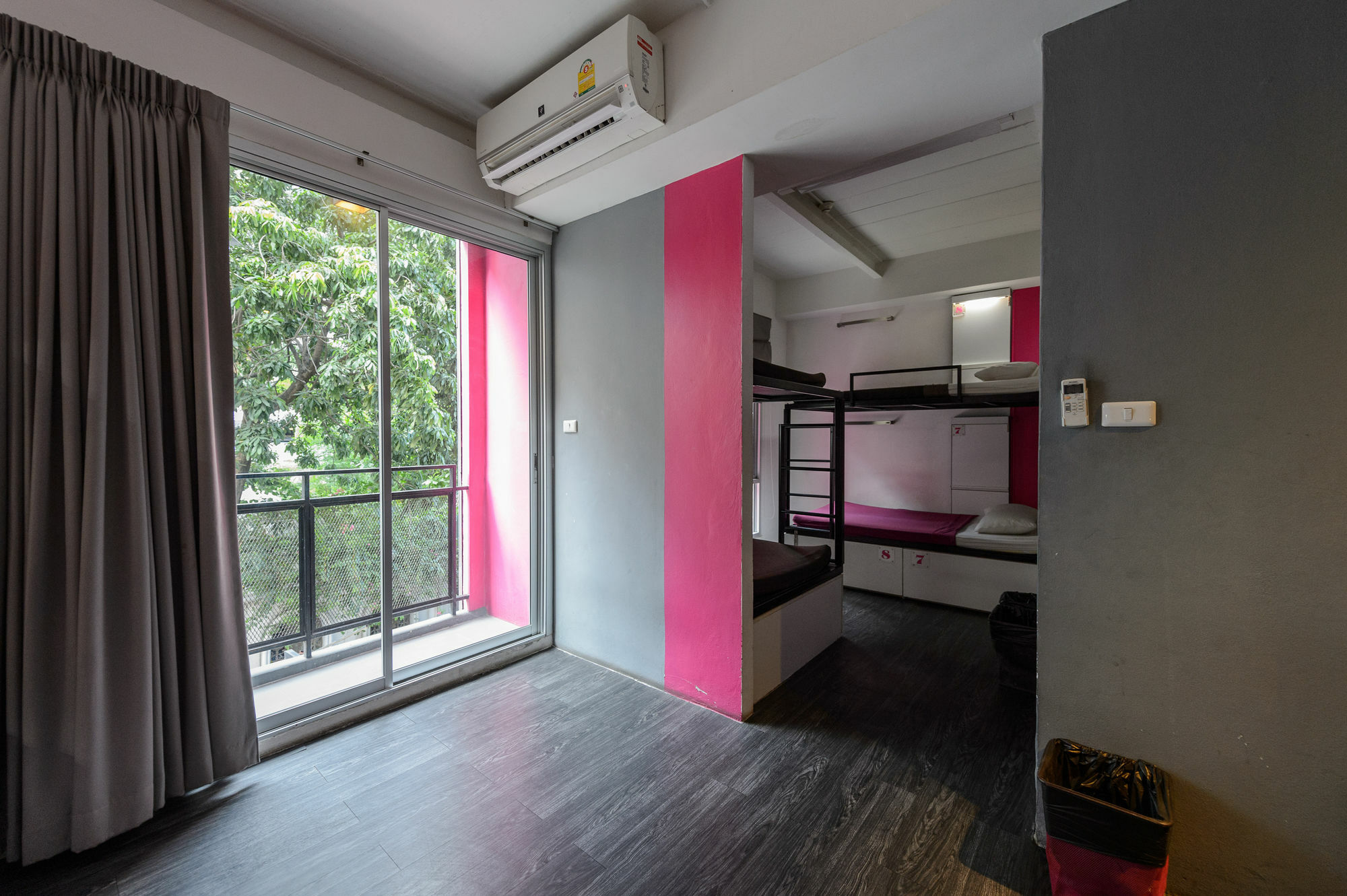 Cheqinn Hostel - Sukhumvit 4 Nana Plaza Bangkok Bagian luar foto